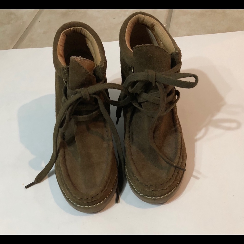Very Volatile Moby Suede Lace up Booties. Sz 7